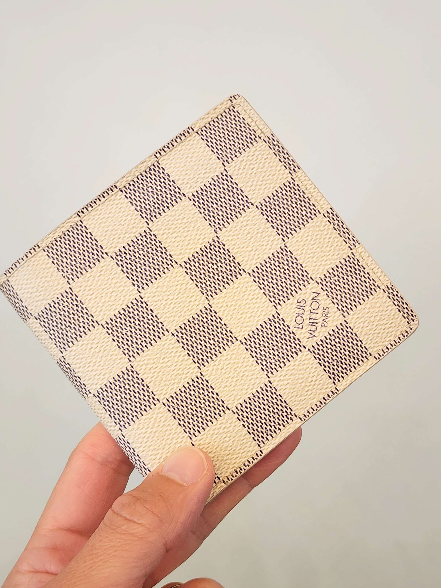 LOUIS VUITTON
Bi-Fold Wallet in Damier Azur