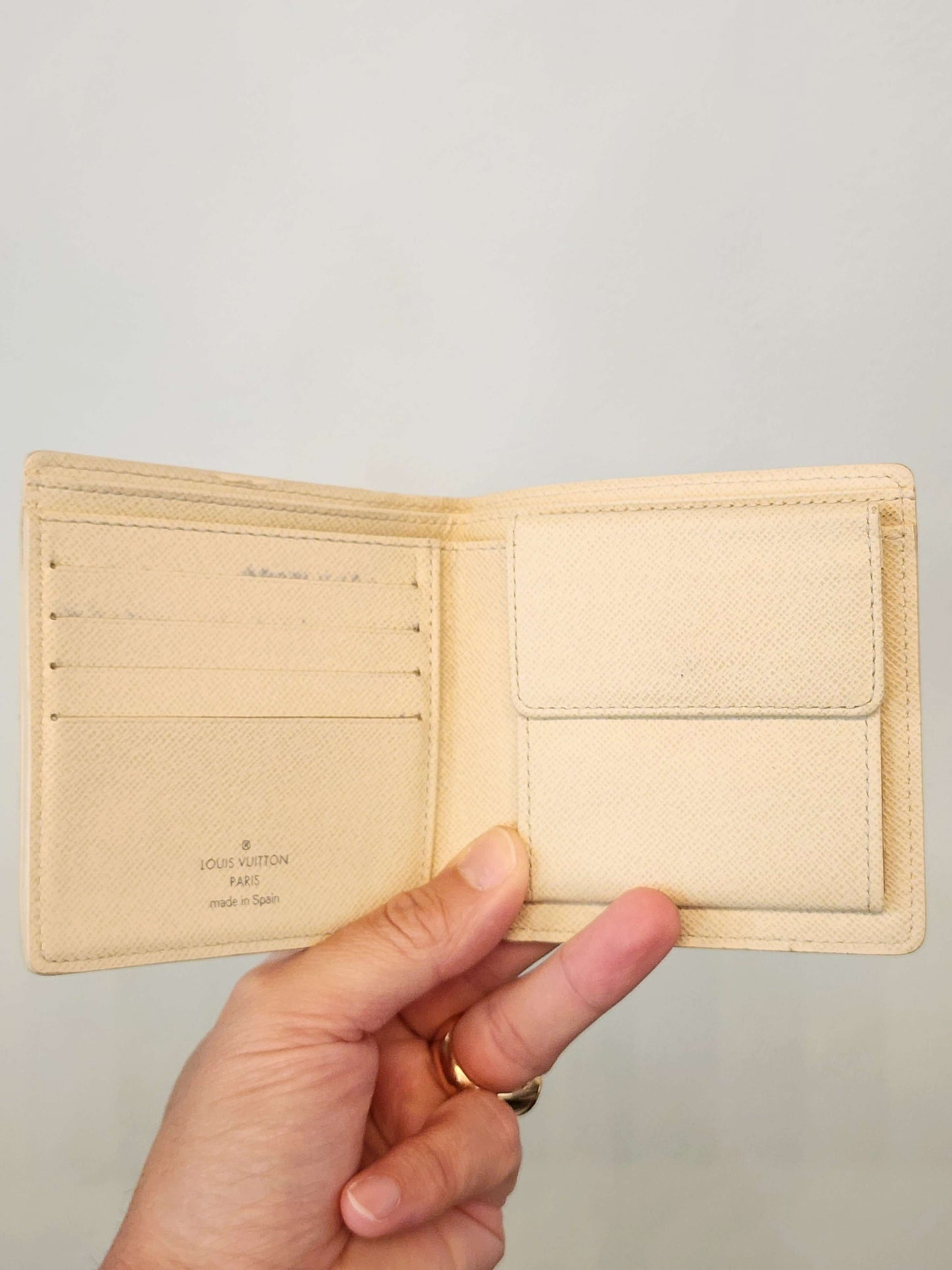 LOUIS VUITTON
Bi-Fold Wallet in Damier Azur