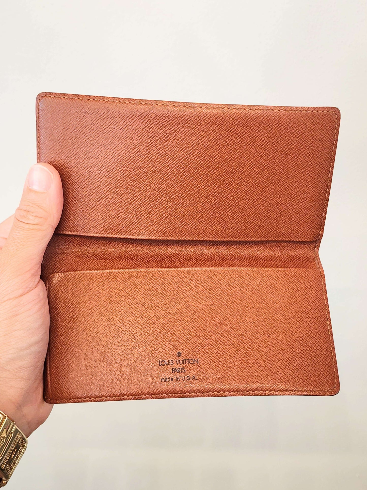 LOUIS VUITTON
Monogram Checkbook Cover