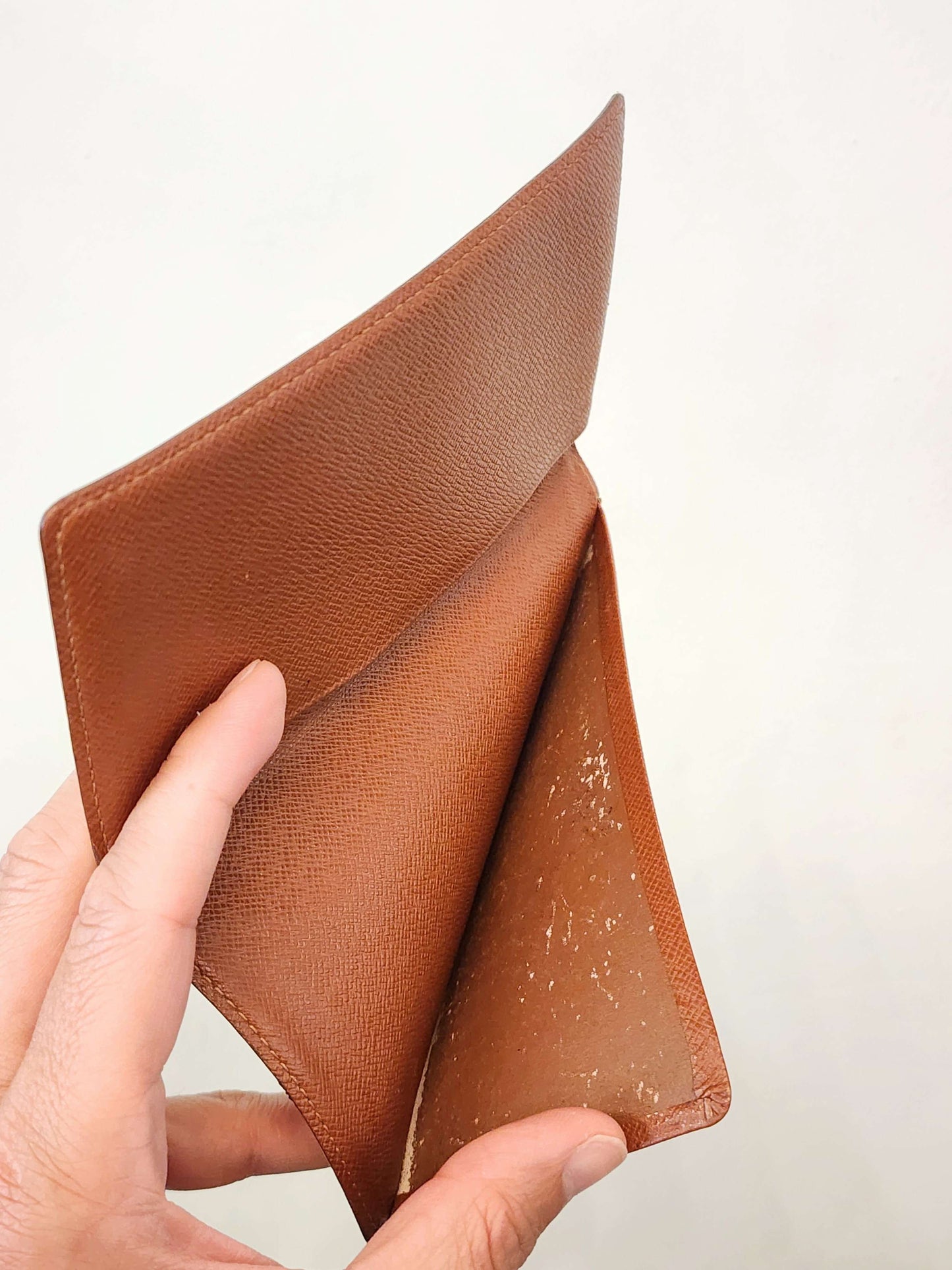 LOUIS VUITTON
Monogram Checkbook Cover