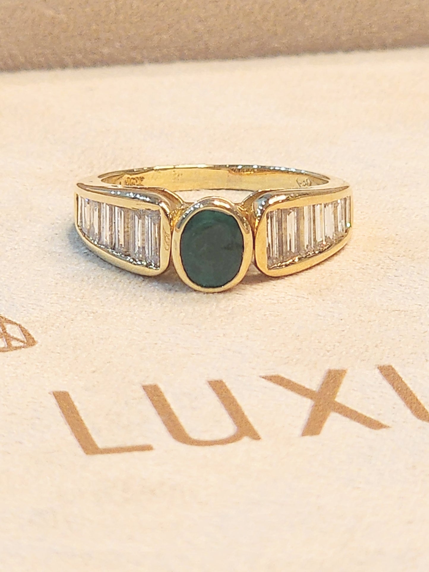 Beautiful Emerald and Diamond Ring in 18KYG