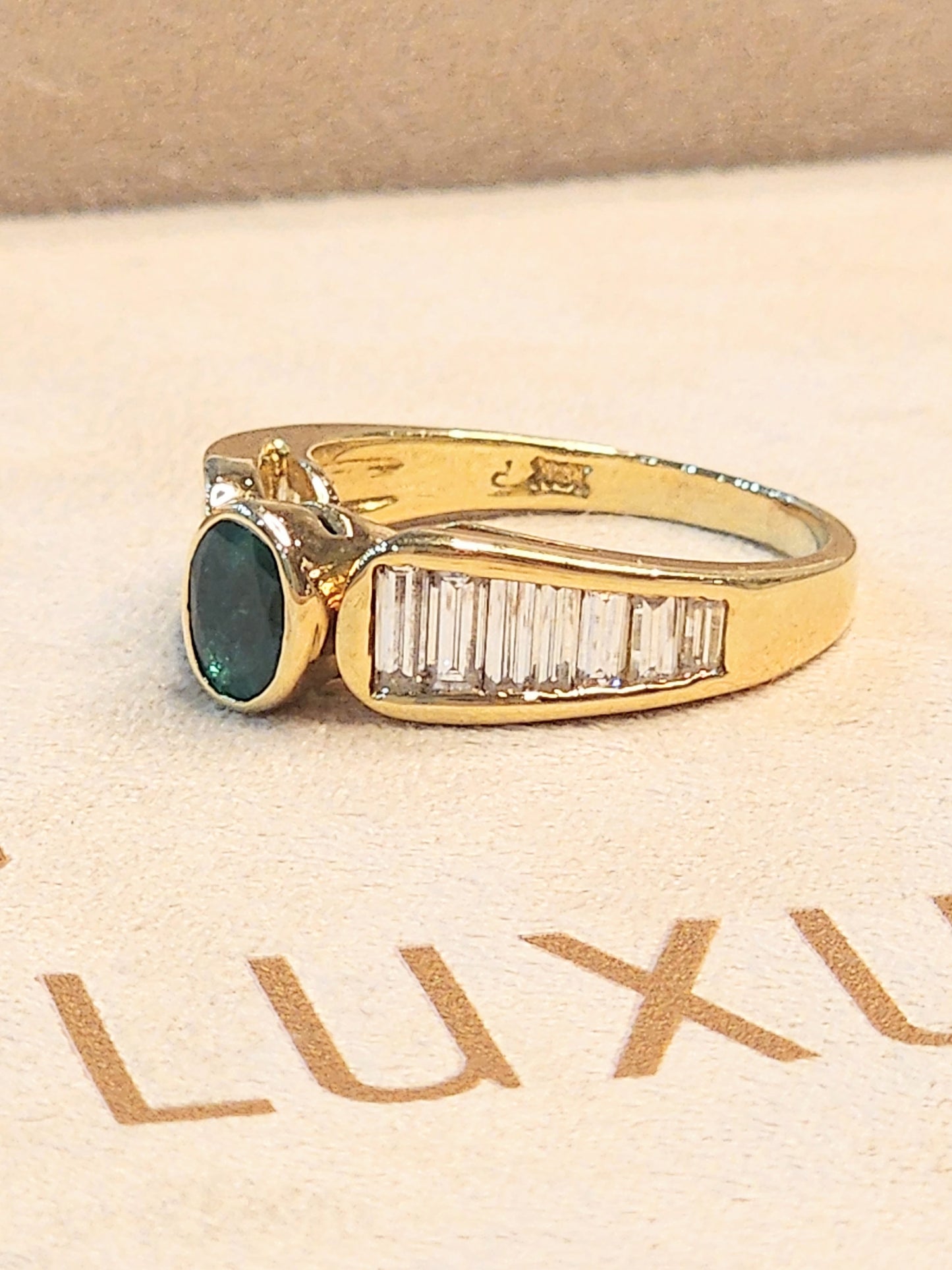 Beautiful Emerald and Diamond Ring in 18KYG