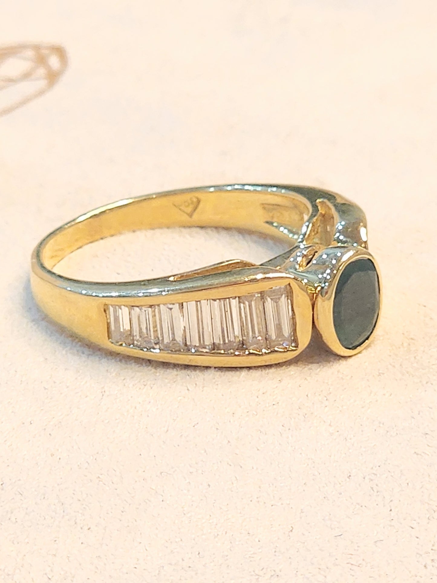 Beautiful Emerald and Diamond Ring in 18KYG