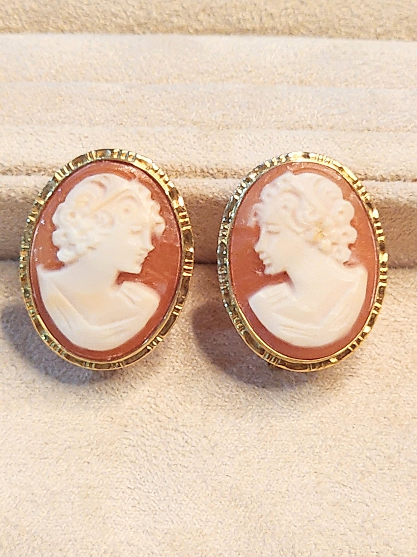 Vintage Cameo Earrings in 14KYG