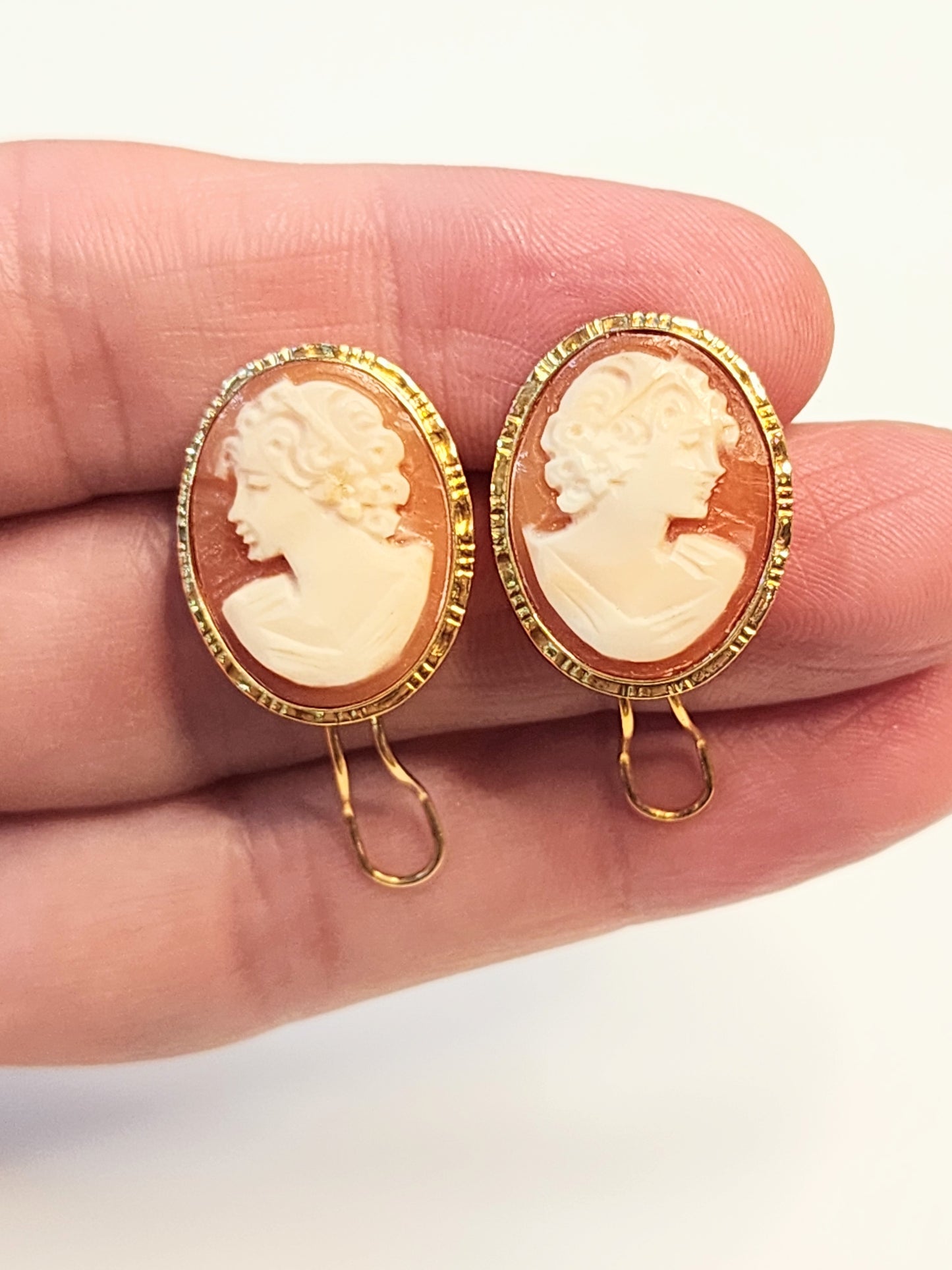Vintage Cameo Earrings in 14KYG