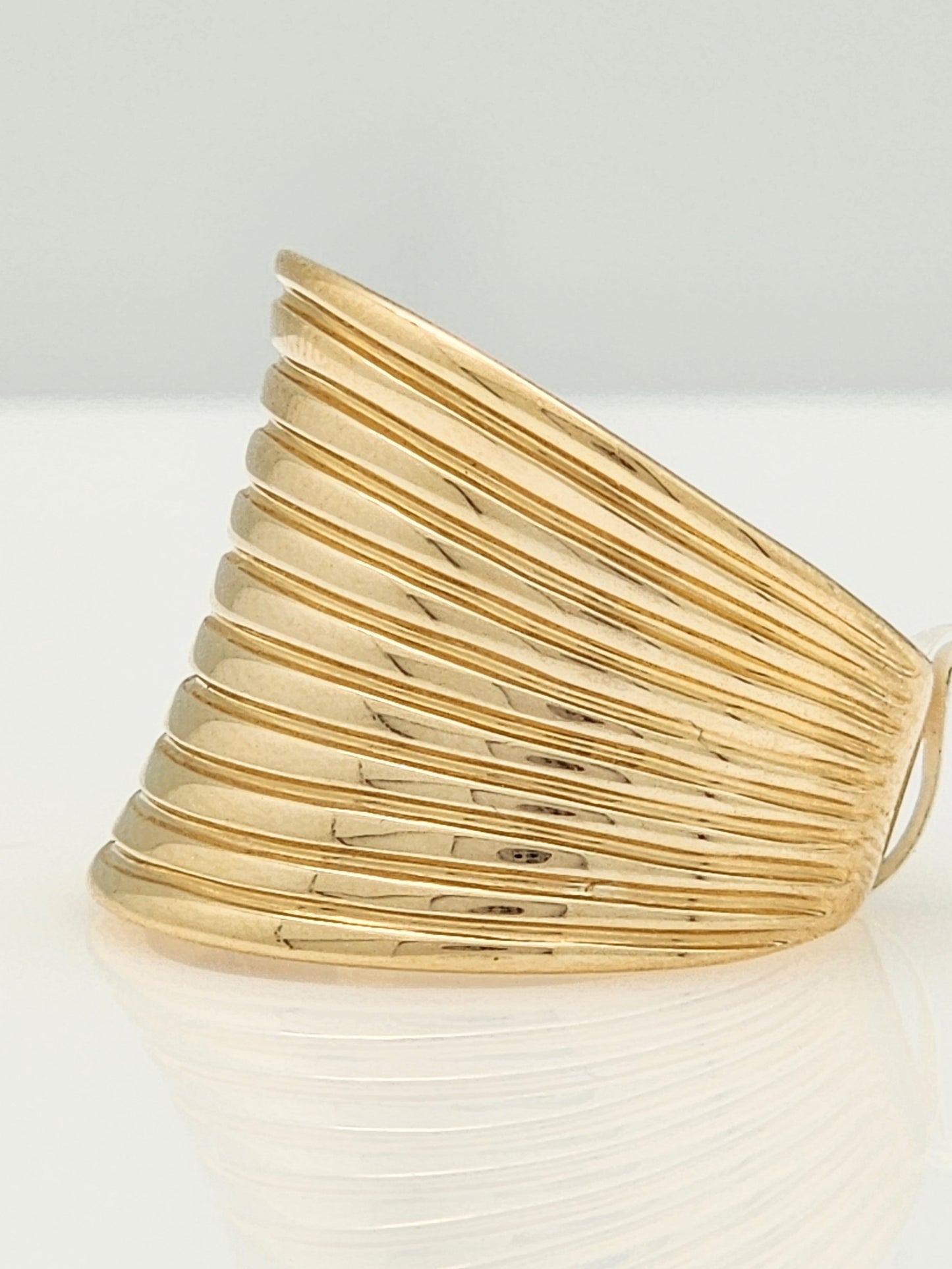 18mm WIDE BAND RING with RIBBED DESIGN in 14KYG!!!