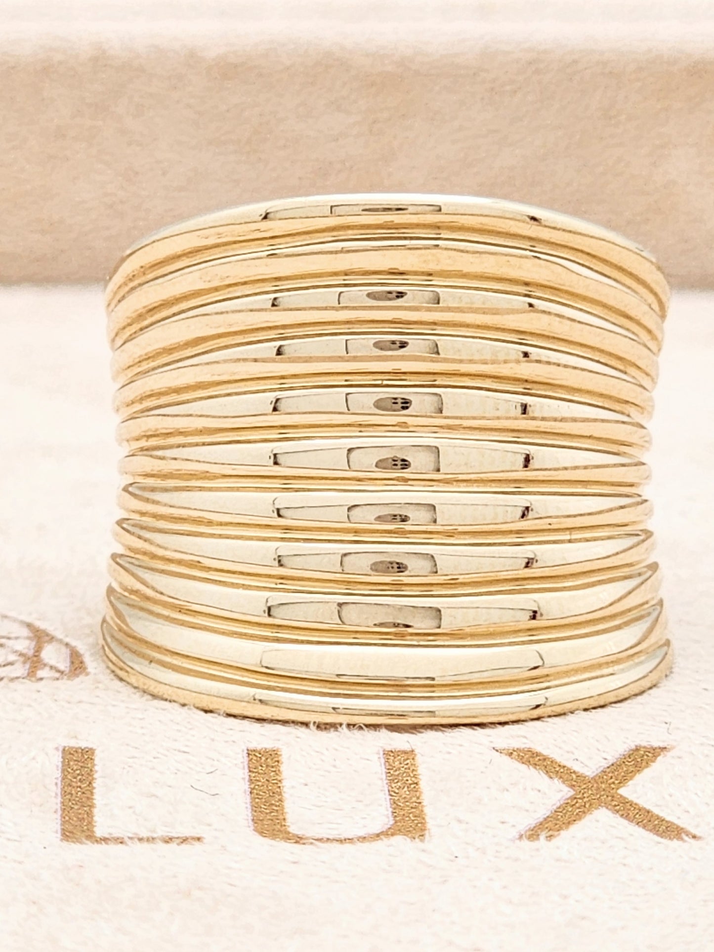 18mm WIDE BAND RING with RIBBED DESIGN in 14KYG!!!