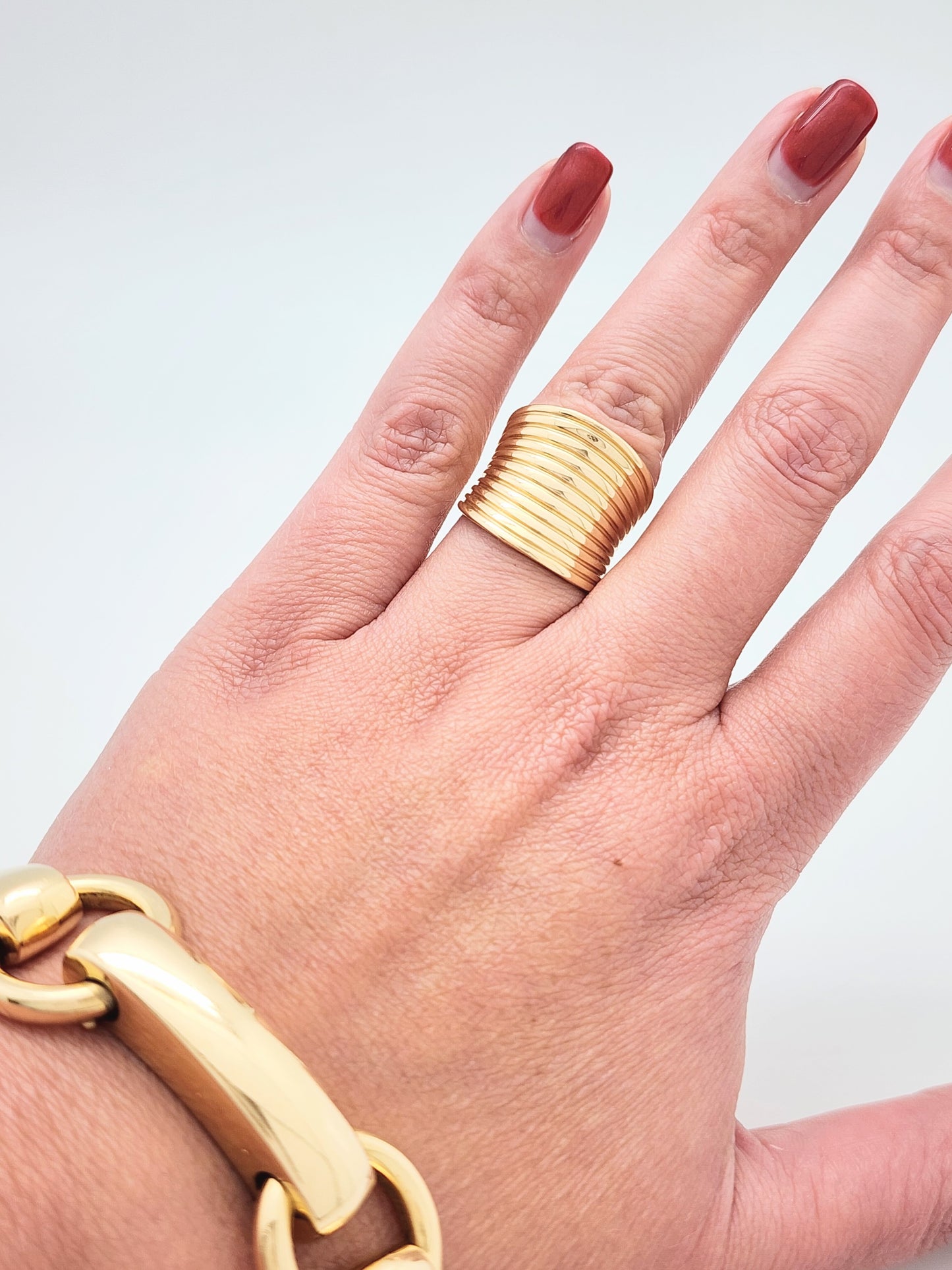 18mm WIDE BAND RING with RIBBED DESIGN in 14KYG!!!