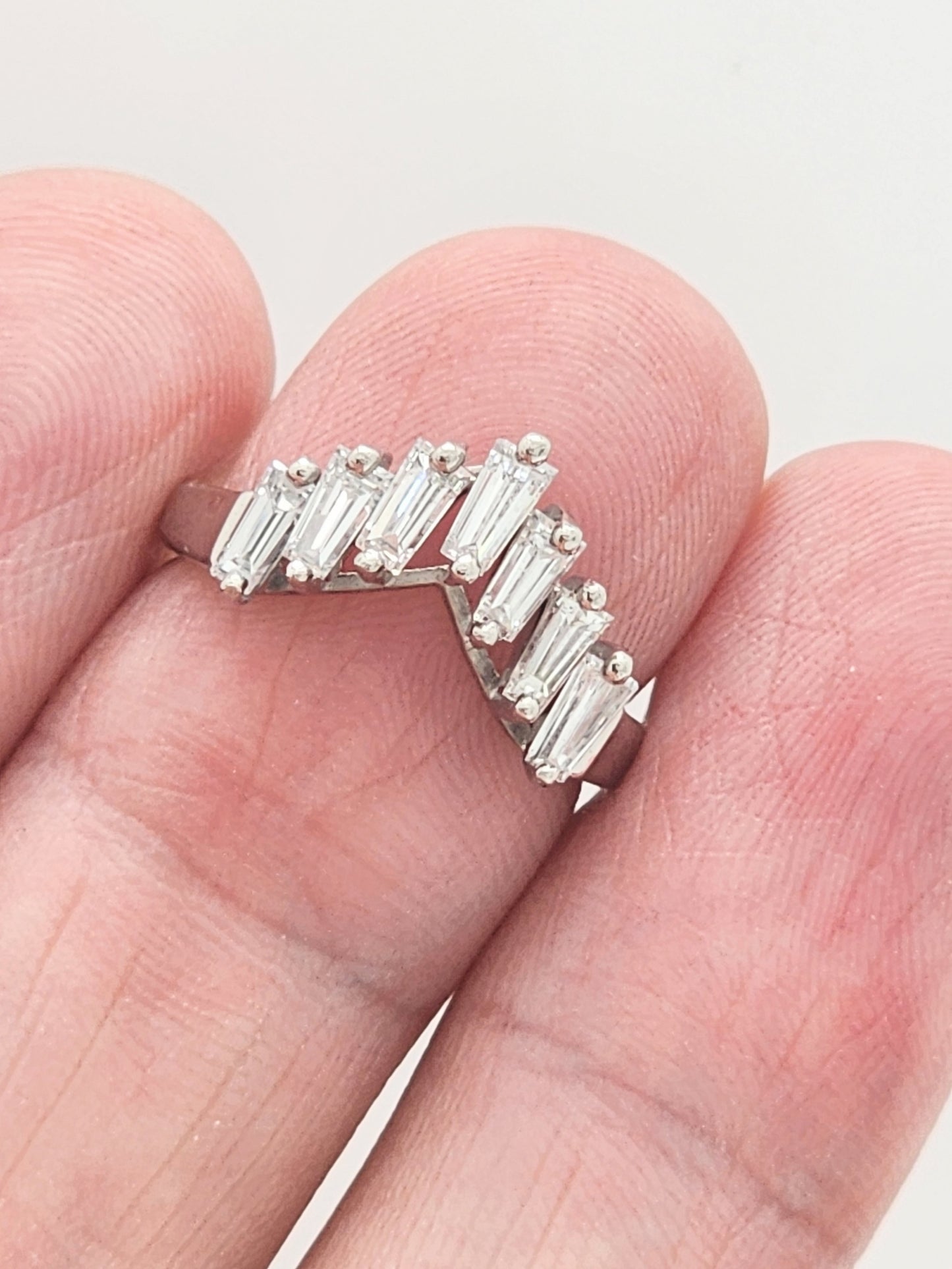 0.98 CARAT V-SHAPE CONTOUR DIAMOND BAND in PLATINUM!!!