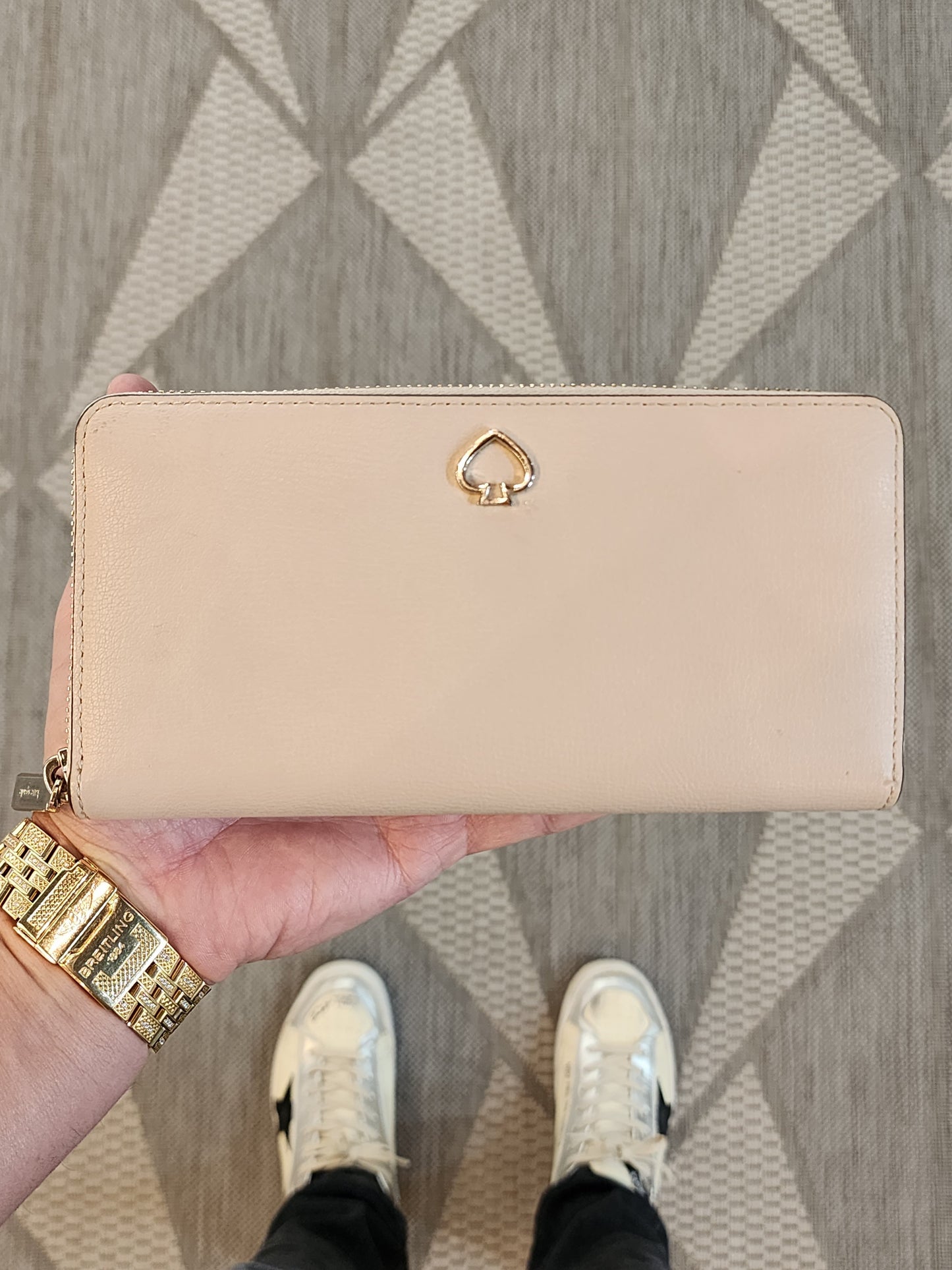 KATE SPADE Zip-Around Wallet in Light Beige