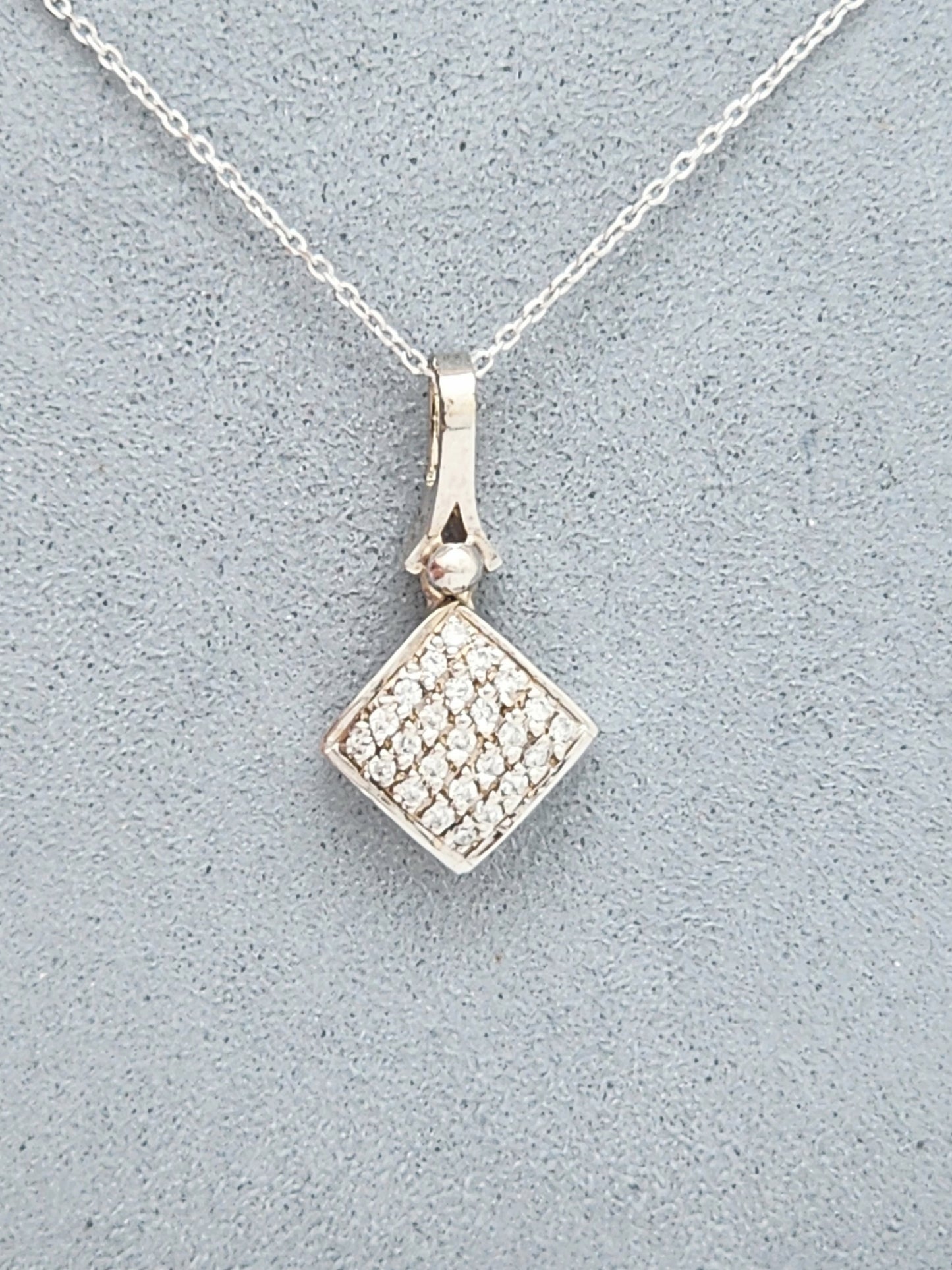 Super Cute Everday Diamond Pendant Necklace. 0.50 Carats!!