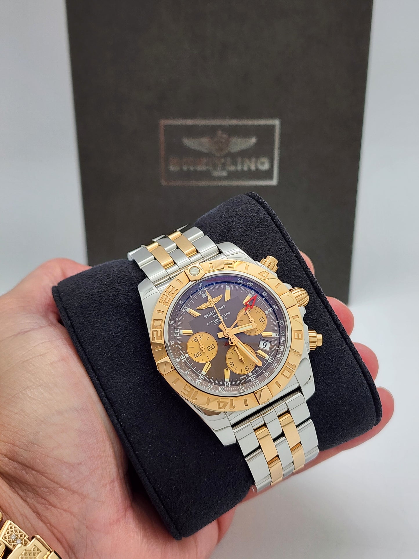 BREITLING Chronomat 44 GMT Stainless/Rose with Brown Dial CB0420 Complete Set!!!!! Retail: $15,600 HUGE SAVINGS!!!