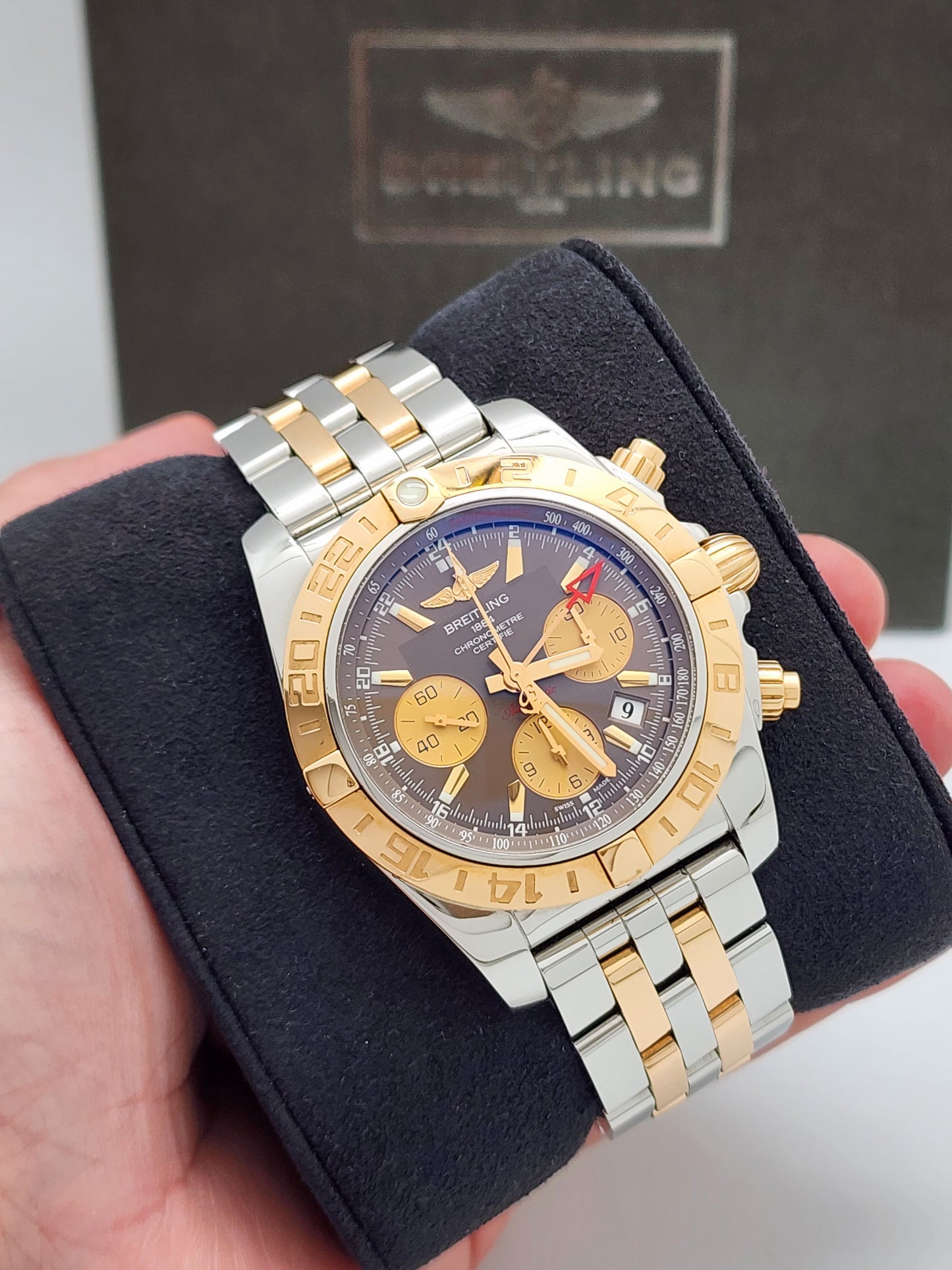 BREITLING Chronomat 44 GMT Stainless/Rose with Brown Dial CB0420 Complete Set!!!!! Retail: $15,600 HUGE SAVINGS!!!