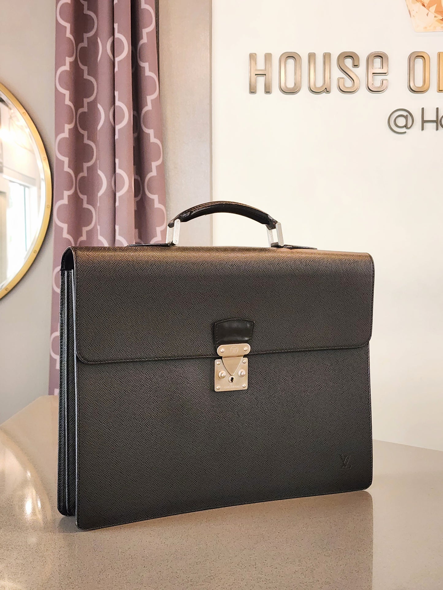 Louis Vuitton Black Taiga Leather Robusto 1 Compartment Briefcase