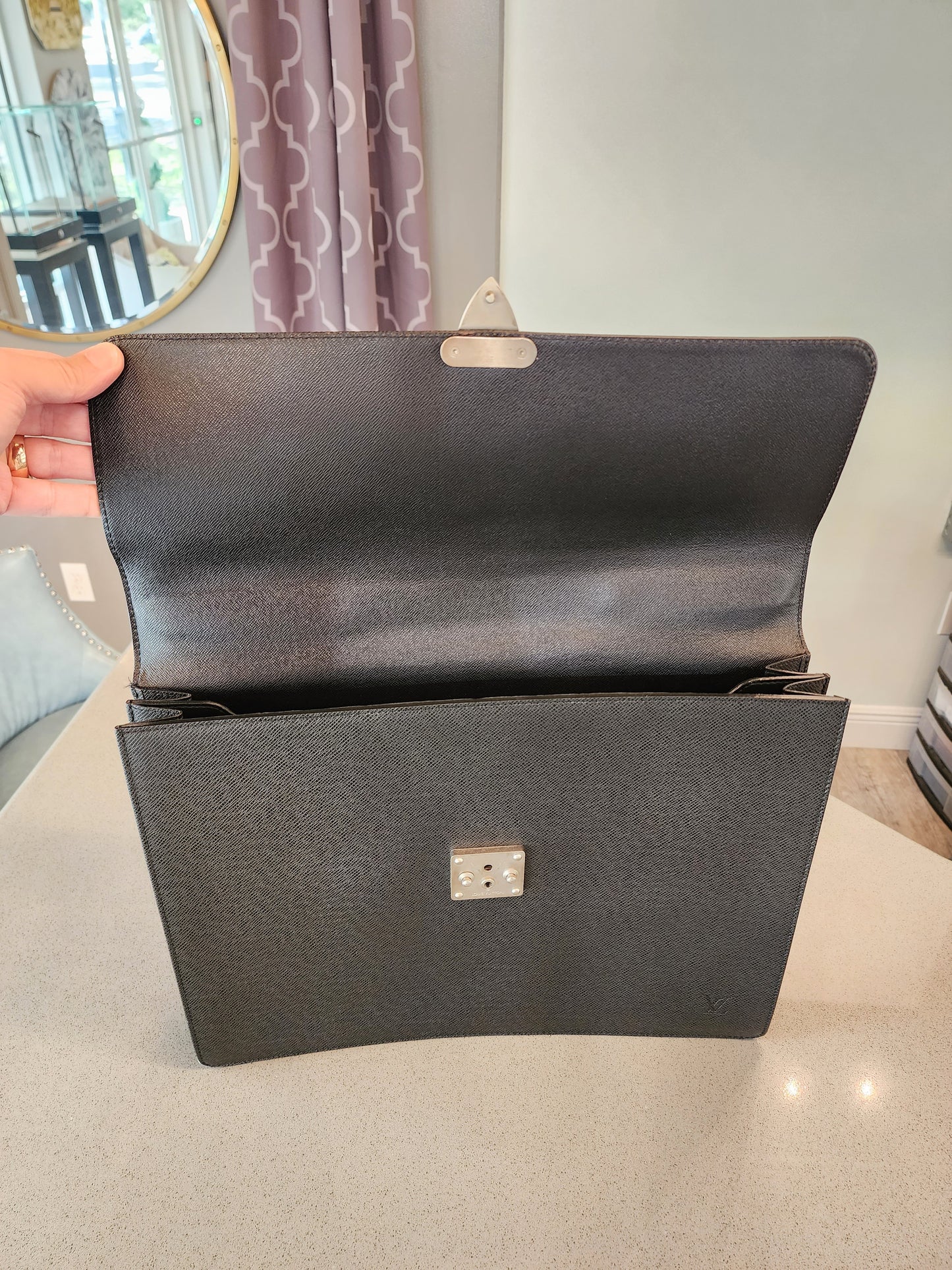 Louis Vuitton Black Taiga Leather Robusto 1 Compartment Briefcase
