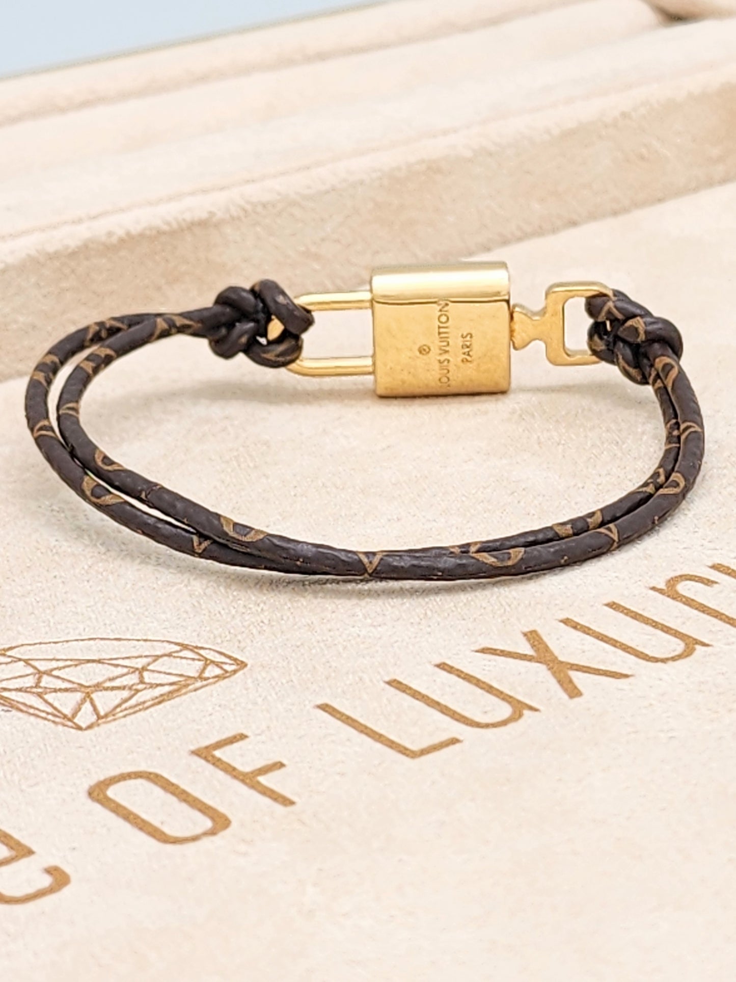 Louis Vuitton M8015F LV Padlock Bracelet , Brown, 17