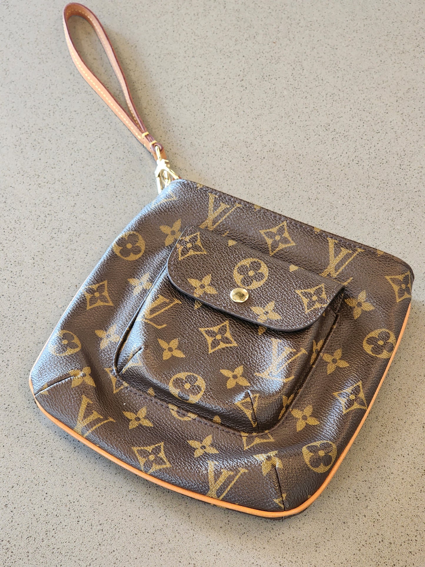 Louis Vuitton Monogram Partition Wristlet Pouch Bag