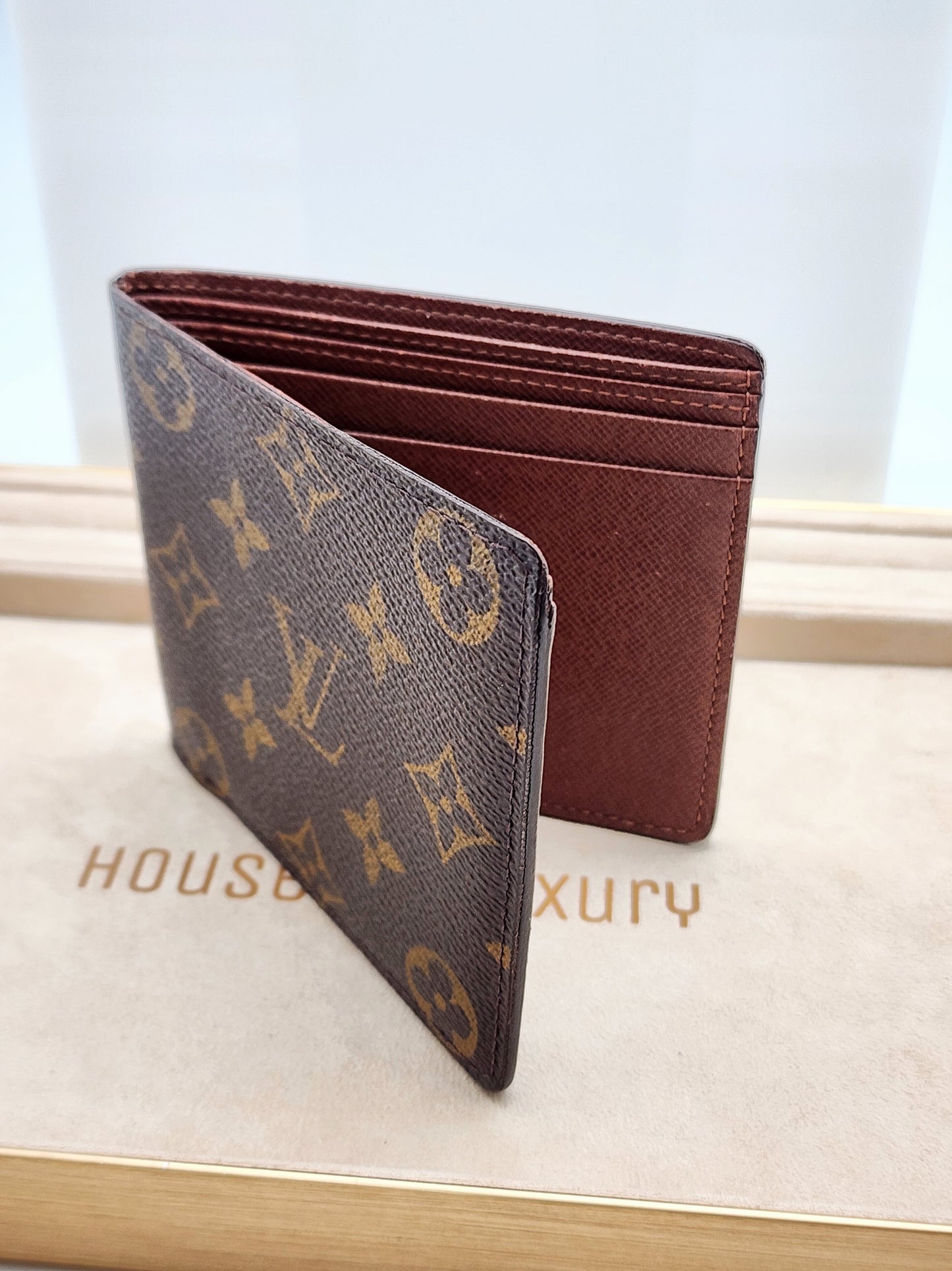 LOUIS VUITTON Monogram Bi-Fold Wallet – HOUSE of LUXURY @ Haile
