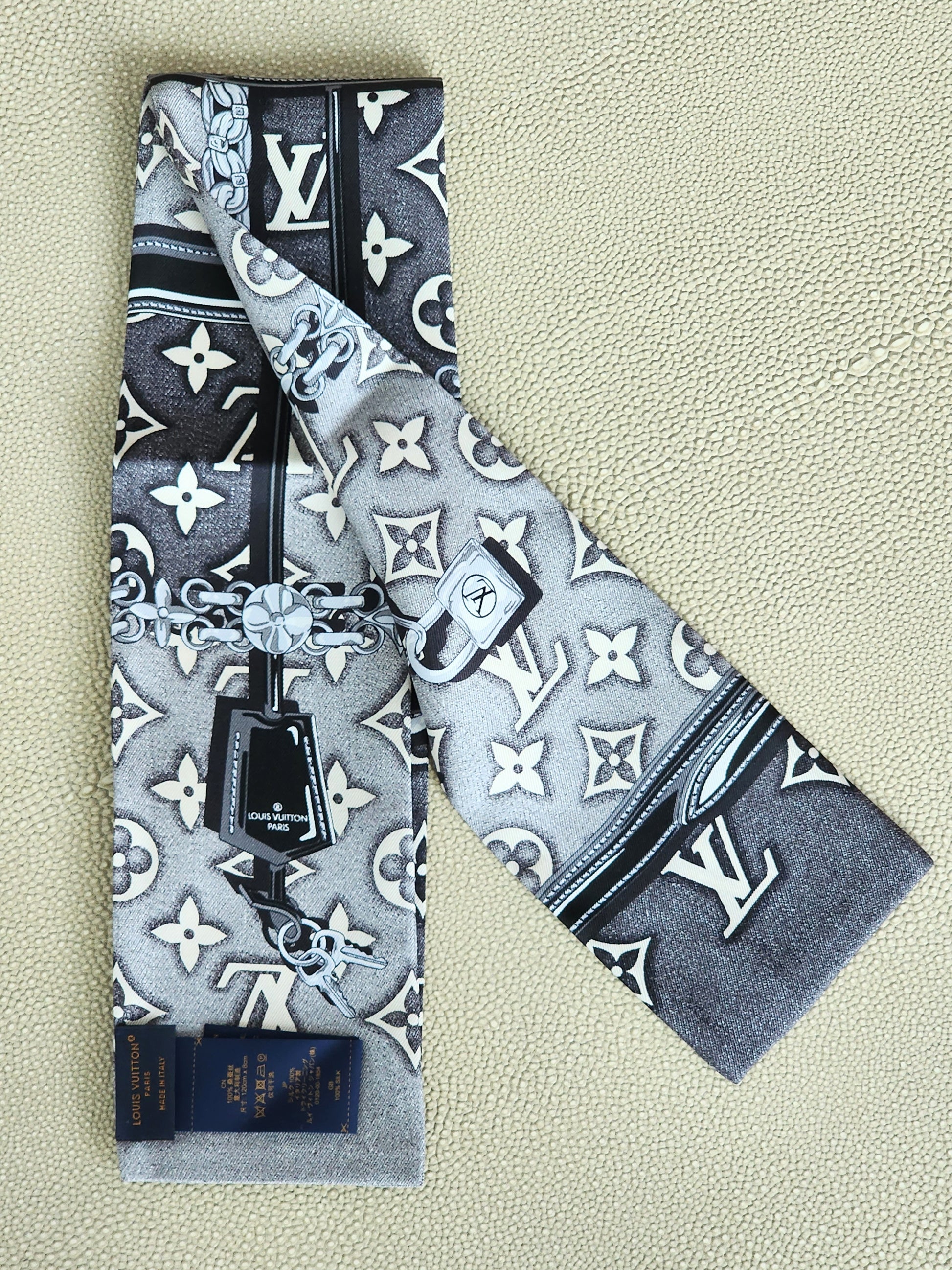 Louis Vuitton Monogram Jacquard Denim Silk Bandeau - Grey Scarves and  Shawls, Accessories - LOU769847