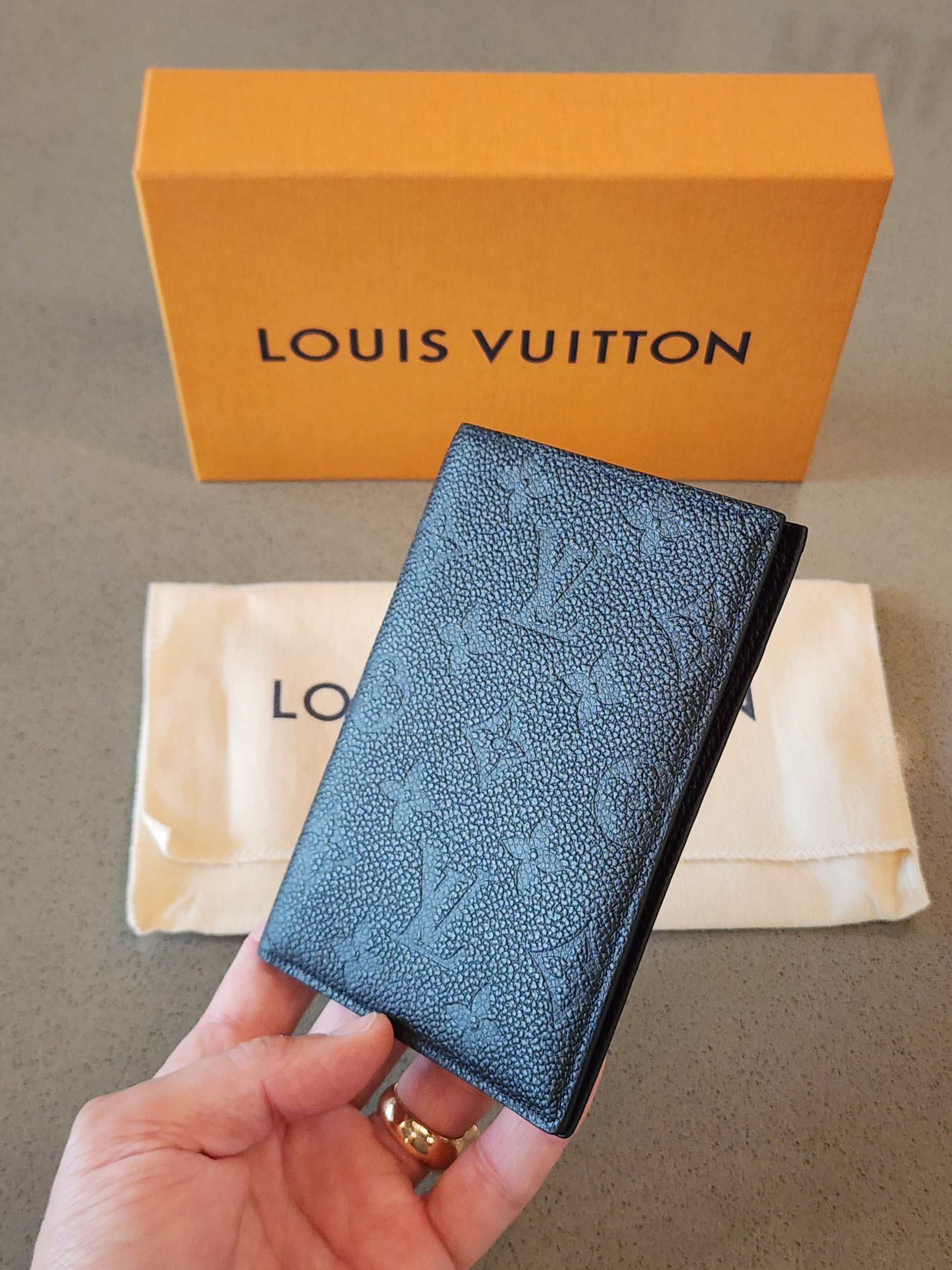 LOUIS VUITTON Empreinte Monogram Passport Cover Black 1273030