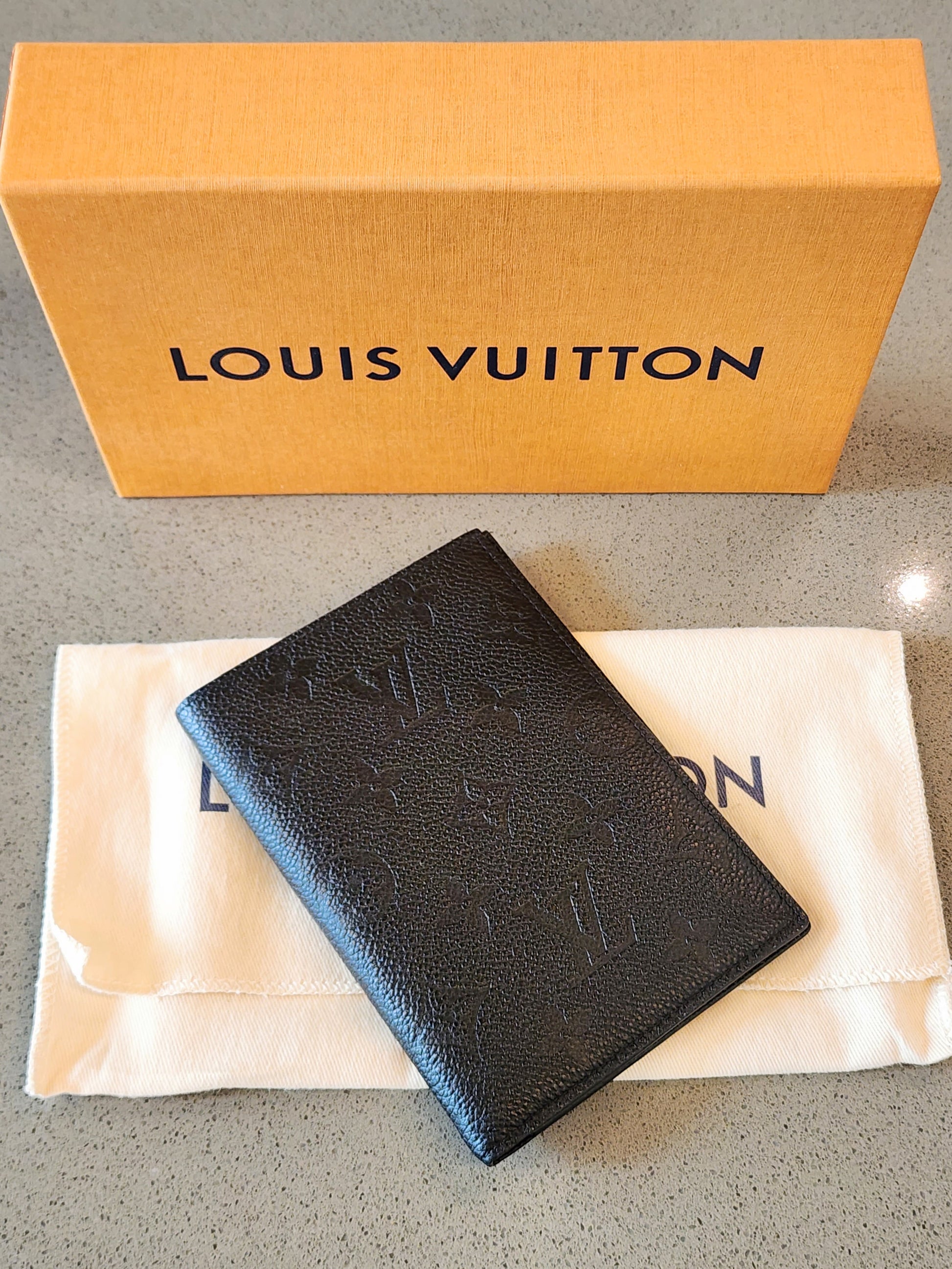 Louis Vuitton MONOGRAM EMPREINTE Passport cover (M63914)